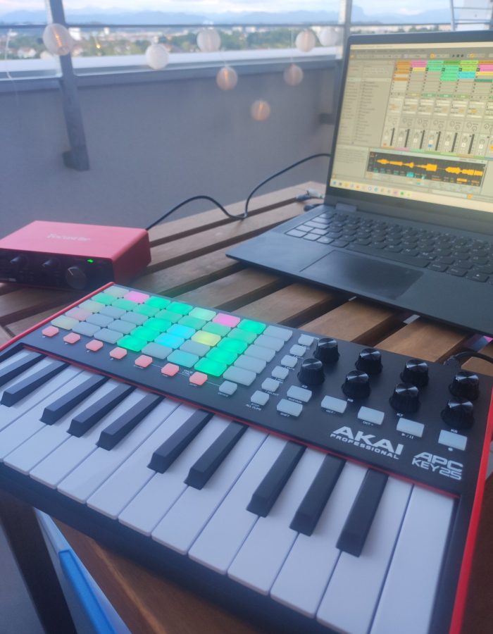Neues Tool für Sound und mehr Stimmen bei Lesungen und Live-Hörspielen